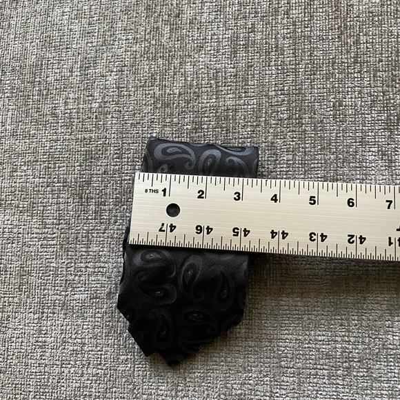 Perry Ellis Portfolio Silk Tie Paisley Black Gray - Picture 8 of 8